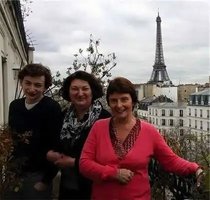 Aliore | Live with and teach English to a family in France