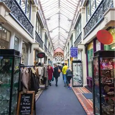 Aliore | Anglais & bénévolat dans un charity shop à Bristol, en Angleterre